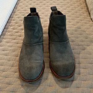 Sofft booties green suede 9.5 EUC